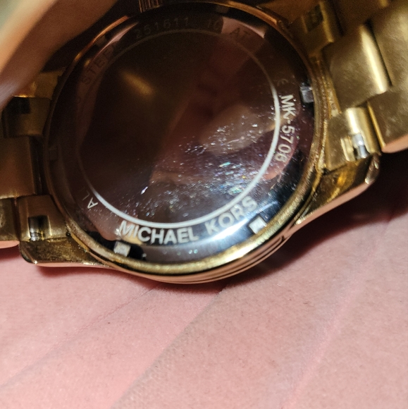 Michael Kors Runway Watch Gold - Picture 8 of 9